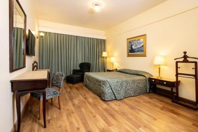 Deluxe Queen Room 2