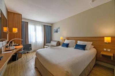 Comfort Queen Room with Sofa Bed 3