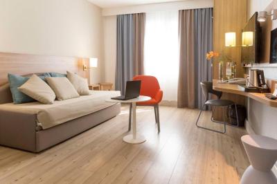 Family Room 4