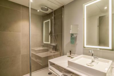 2 Adjacent Rooms 3