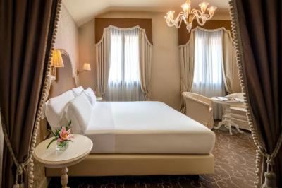 Deluxe Double or Twin Room 3