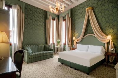 Premium Double Room with sofa bed 7