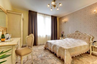 Deluxe Double or Twin Room 3