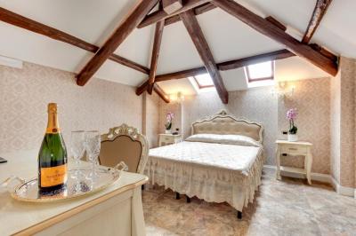 King Room with Spa Bath 5