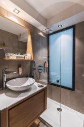 Deluxe Suite 5