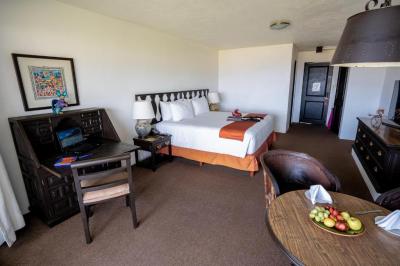 Superior King Room 4