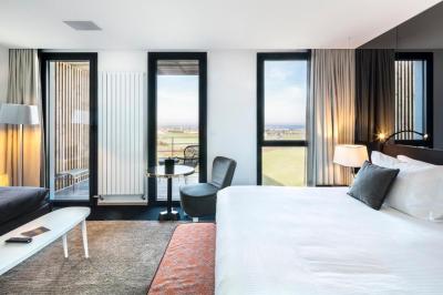 Junior Suite with Balcony 5