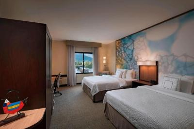 Queen Room with Two Queen Beds 2
