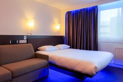 Standard Room with 1 Double Bed and 1 Sofa Bed 2
