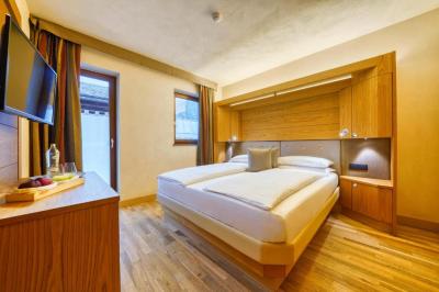Junior Suite with Balcony 10
