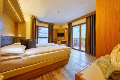 Deluxe Room 11