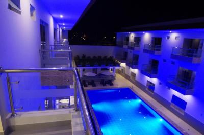 Deluxe Room (2 Adults + 1 Child) 4