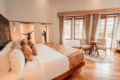 Quarto com Cama de Casal ou 2 de Solteiro e Varanda 4