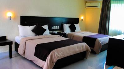 Quarto Duplo com 2 Camas de Casal 1