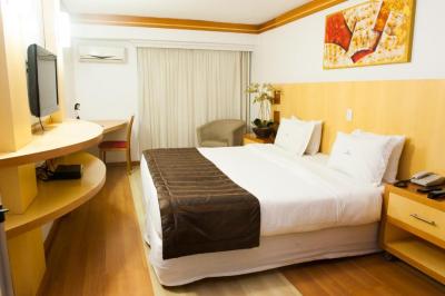 Habitaci&oacute;n de lujo con cama doble 2
