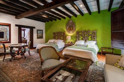 Deluxe Queen Suite 4