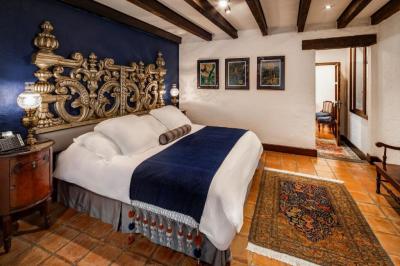 Deluxe Suite with Spa Bath 5