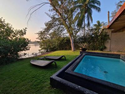 King Room with Lake View 2