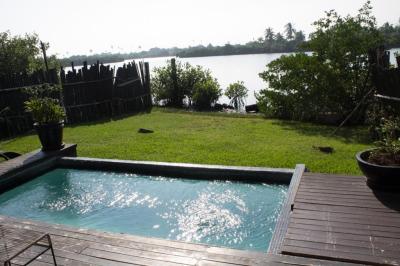 Double Room with Two Double Beds and Lake View 3