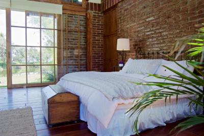 Deluxe King Suite 1