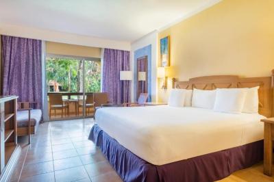 Junior Suite (2 Adults + 1 Child) 16
