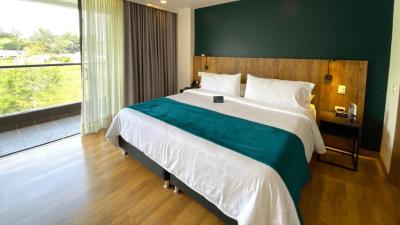 Suite with Lake View 6
