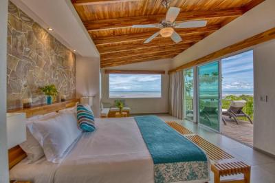 Deluxe King Suite 5