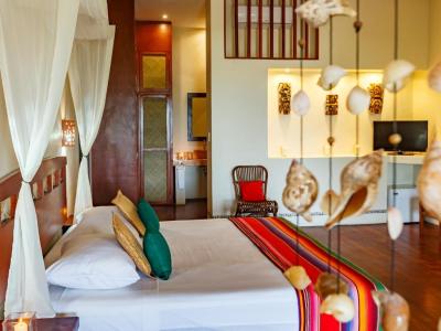 Suite Junior Superior con ba&ntilde;era de hidromasaje (3 personas) 7