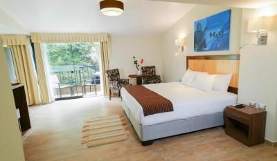 Suite with Spa Bath 5