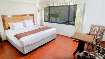 King Room with Spa Bath 6
