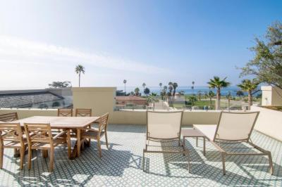 Deluxe Plus Two Double Beds with Sea View 9
