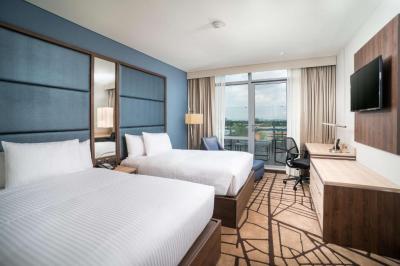 Doppelzimmer mit 2 Doppelbetten und Balkon 6