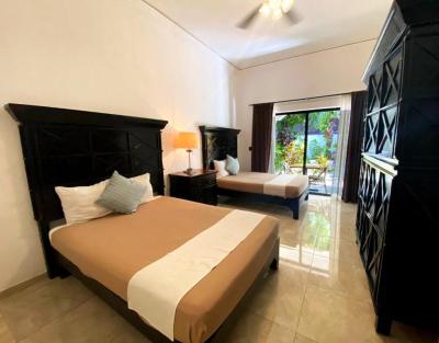 Quadruple Room with Pool View 3