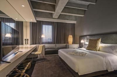 Superior King Room 4