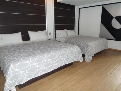 Doppelzimmer mit 2 Doppelbetten 2