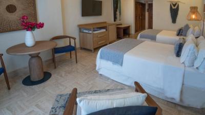 Quarto Deluxe com 2 Camas de Casal e Vista do Mar 2