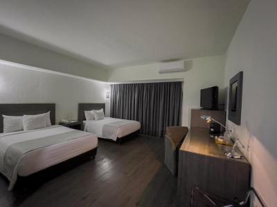 Double Room with Two Double Beds with Internal View 7