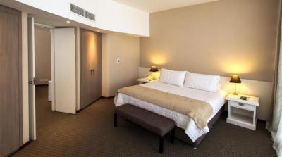 Family Room (2 Adults + 2 Children) 7
