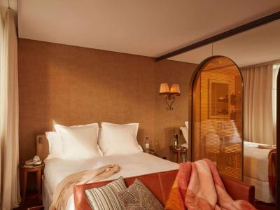 Two Adjacent Double Rooms 9