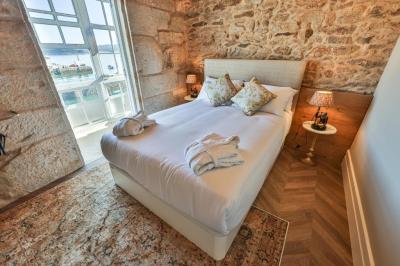 Deluxe Double Room with Balcony and Sea View 10