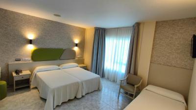 Deluxe Triple Room 9