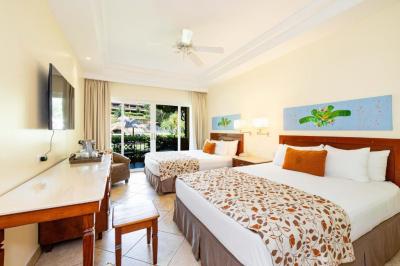 Family Pool View Queen Beds 1