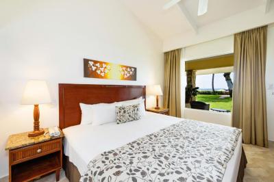 Sunset Ocean View King Bed 4