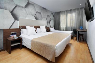 Twin Room with Extra Bed (2 Adults + 1 Child) 4