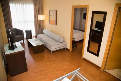 Family Room (3 Adults) 2