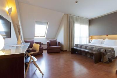 Deluxe Double or Twin Room with Spa Bath 4