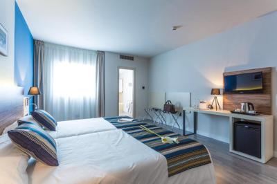 Triple Room (2 Adults + 1 Child) 4