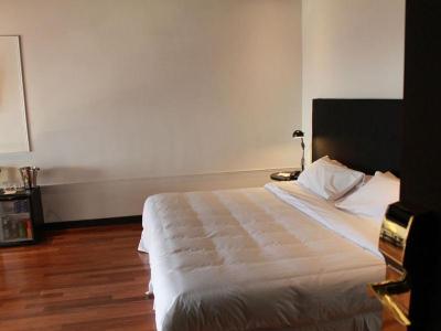 Suite with Lake View 4