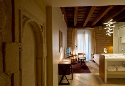 Deluxe Double Room 2