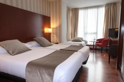 Twin Room with Extra Bed 2